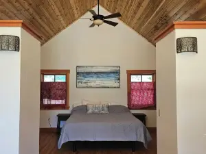 RiverSong - Charming McKenzie Riverside Guest House