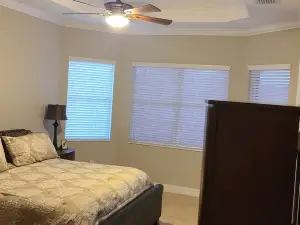Bella Terra 4 Bdrm Estate Pool Home with Lake View