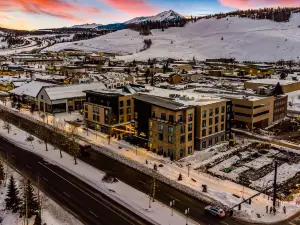 Hotel Indigo SILVERTHORNE by IHG