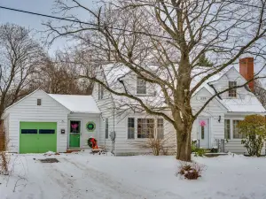 2 Mi to Main Street! Cozy Burlington Guest Suite