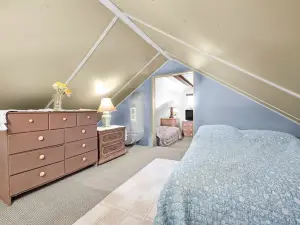Serenity Lakefront Home on Techumseh Island - Sleeps 6,  2BR, 1.5Bath, Boat Dock