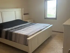 Large home on golf course, close to Seven Oaks, Ledges Park & ISU.  Sleeps 12+