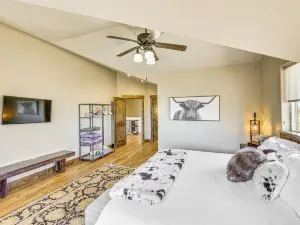Riverside Retreat in Bridgeport w/ Game Room!