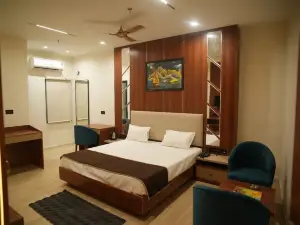 Hotel Devki Inn