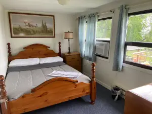 5 Bedroom Cottage at Rice Lake!