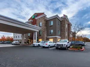Holiday Inn Express & Suites ROSEVILLE - GALLERIA AREA by IHG