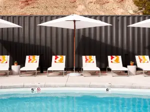 Slackline Moab, Outset Collection by Hilton
