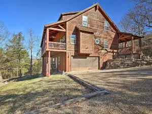 Family-Friendly Cabin by Golf Course and Marina