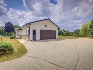 Updated Plymouth Home ~ 5 Mi to Road America!