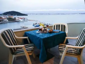 Franov Butique Residence