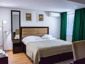 Hotel THR Center