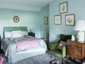 A HEAVENLY RETREAT WITH OFF-STREET PARKING