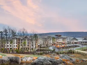 位於McLemore度假村的Cloudland，Curio Hilton山景房