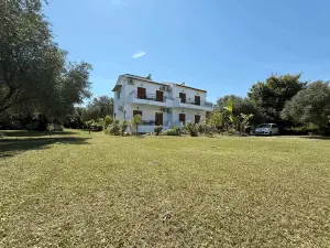 Captains Studios & Apartments