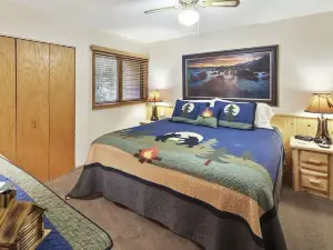North Shore Nirvana: Lakefront, Deck, Fireplace, Beach