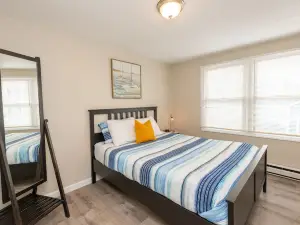 3 bedroom condo nestled in Historic fishing village - dog friendly