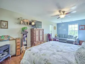 Eclectic Ranger Home w/ Mtn Views + Hot Tub!
