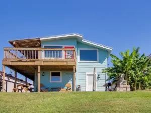 Sunny, Waterfront Rio Hondo Studio w/ Shared Perks