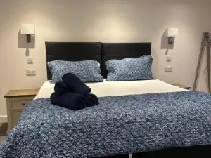 Skyelander Apartments