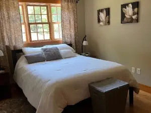 Cozy retreat in beautiful country setting