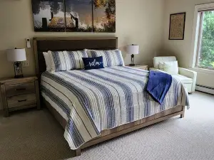 Relax by "The Water's Edge enjoy amazing views and year round fun! 3BR/2.5BA