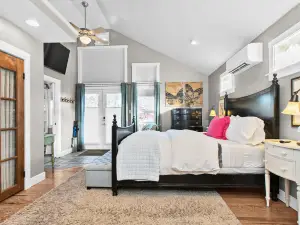 Urban Cottage Suite