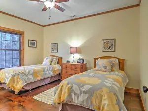 아름다운 마칸다 샤니 국립 숲 내 캐빈