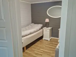 Cosy Living Room, Bedroom and Bathroom and Kitchen Area