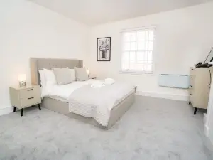 The Cheltenham Suites - Stunning 1 Bed Apartment