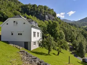 10 person holiday home in Stordal