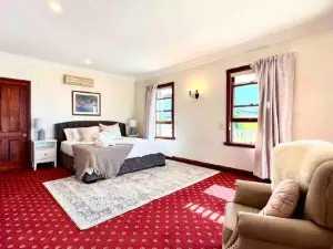 Rosebay Water Front 4 Bd Home