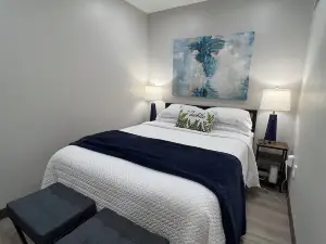 Modern Apartment in Carnegie Lofts--Pet Friendly!