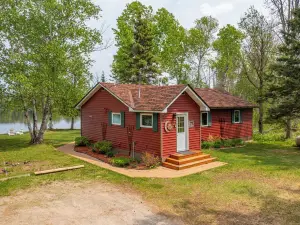 Cabin on Burntside Lake Sauna, Dock, Beach, & Firepit