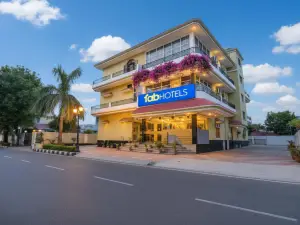 FabHotel Kriti Green