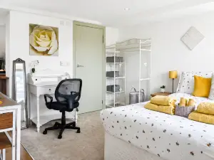 The Isabella Studio by Richmond Park