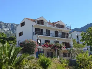 Lora Apartments