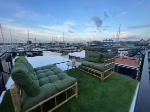 Cosy Tiny Houseboats Near Beach and Restaurants by Weltevreden Experience
