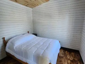 Quiet private pond getaway