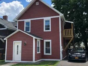 1st Class Rentals 2 Bedroom Downstairs Apartment.