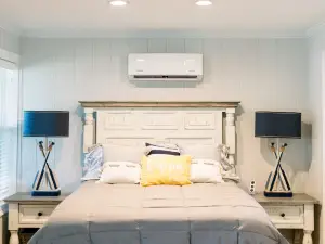 Downstairs Studio style apartment on the River