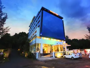 Holiday Vista Thekkady a Premium Hotel Near Periyar Wild Life Sanctuary with Sky View Pool