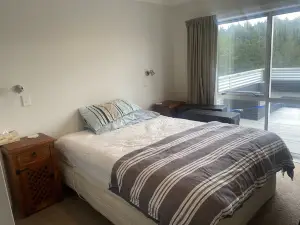 Modern Beach house sleeps up to 8