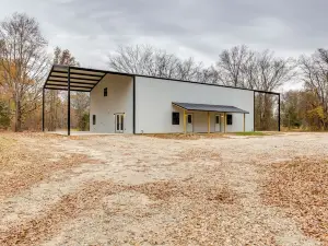 Serene Yantis Getaway - 1 Mi to Lake Fork!