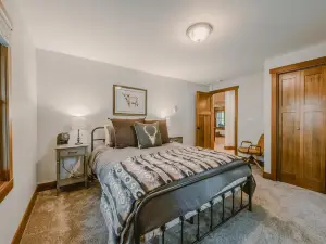 Spotted Bear Cabin For 6