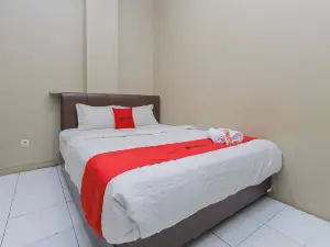 RedDoorz Near BG Junction Surabaya