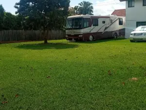 Cozy Motorhome with Free Parking & Private Entrance