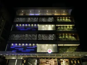 Hotel RS Exclusive Stay & Fine Dine - Near to Akola Junction