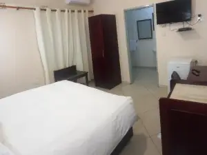 Kandjo's Bed and Breakfast