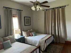 Stunning Cottage in Old Town Cotter