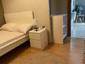 2Doors & Free Parking